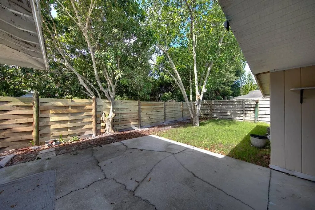 Charming Old Florida Home 15 Mins From Beaches ile iletişim
